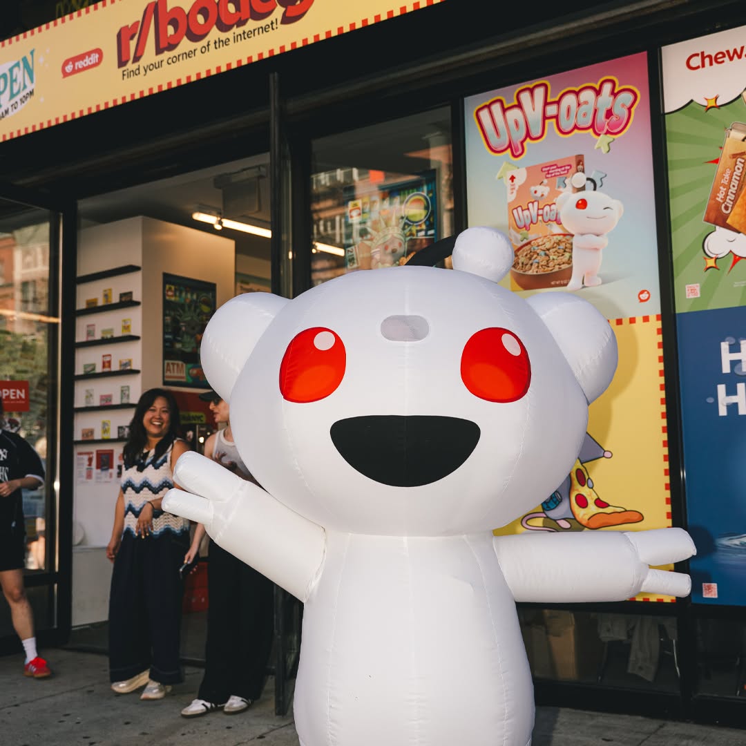 New York, you understood the assignment.
The vibes were immaculate. The line was historic. Snoo is still recovering. Tha